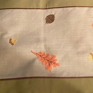 Inspired Treasures Table Runner Embroidered Leaves & Acorns NWOT